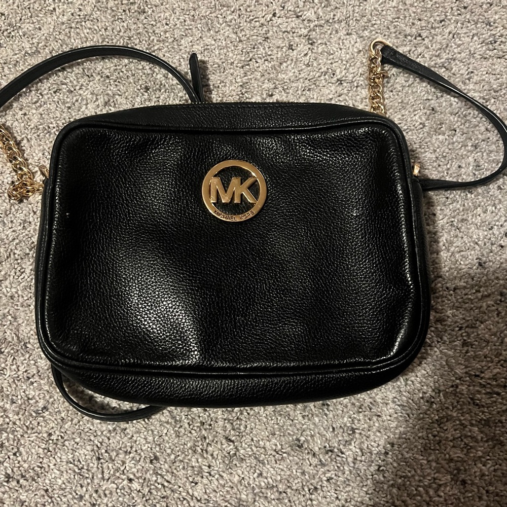 MICHAEL KORS BLACK CROSSBODY - LIKE NEW!!!